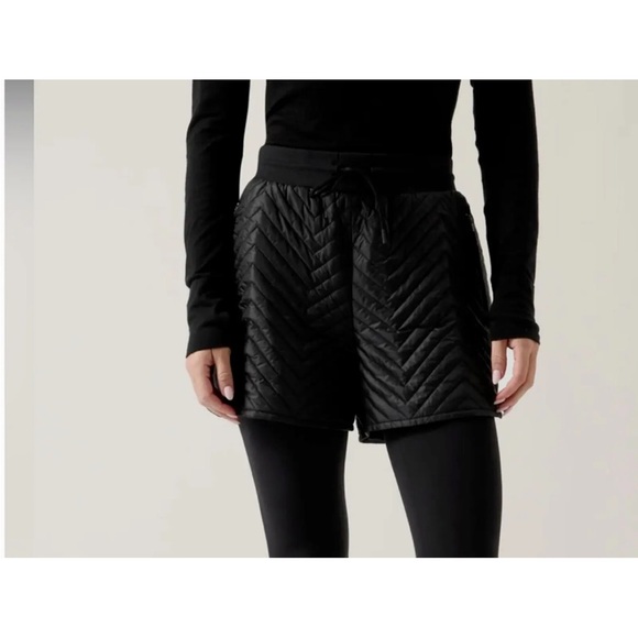 Athleta Pants - Athleta Apres Quilted Ski Short‎ in Black #467120 Zippered Pockets Size 6